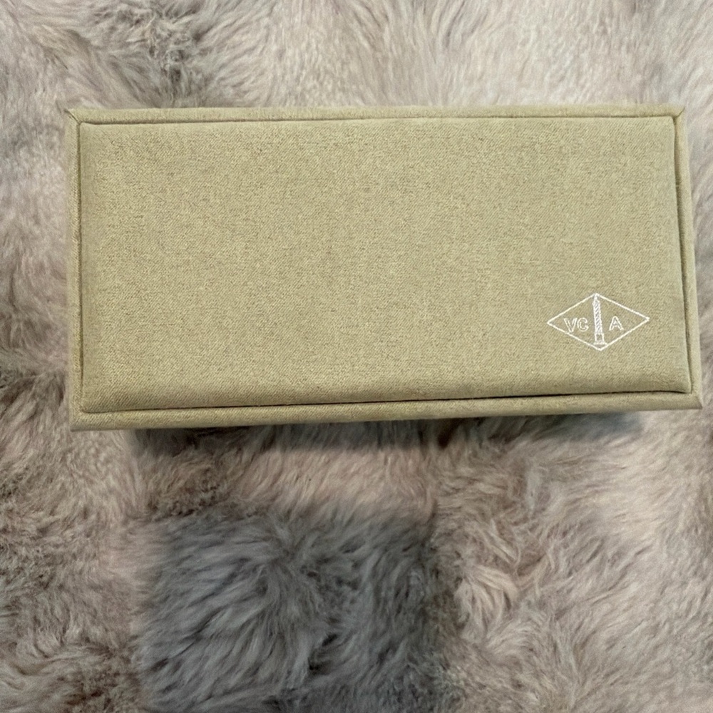 Van Cleef & Arpels Elegant Cream Glasses Case